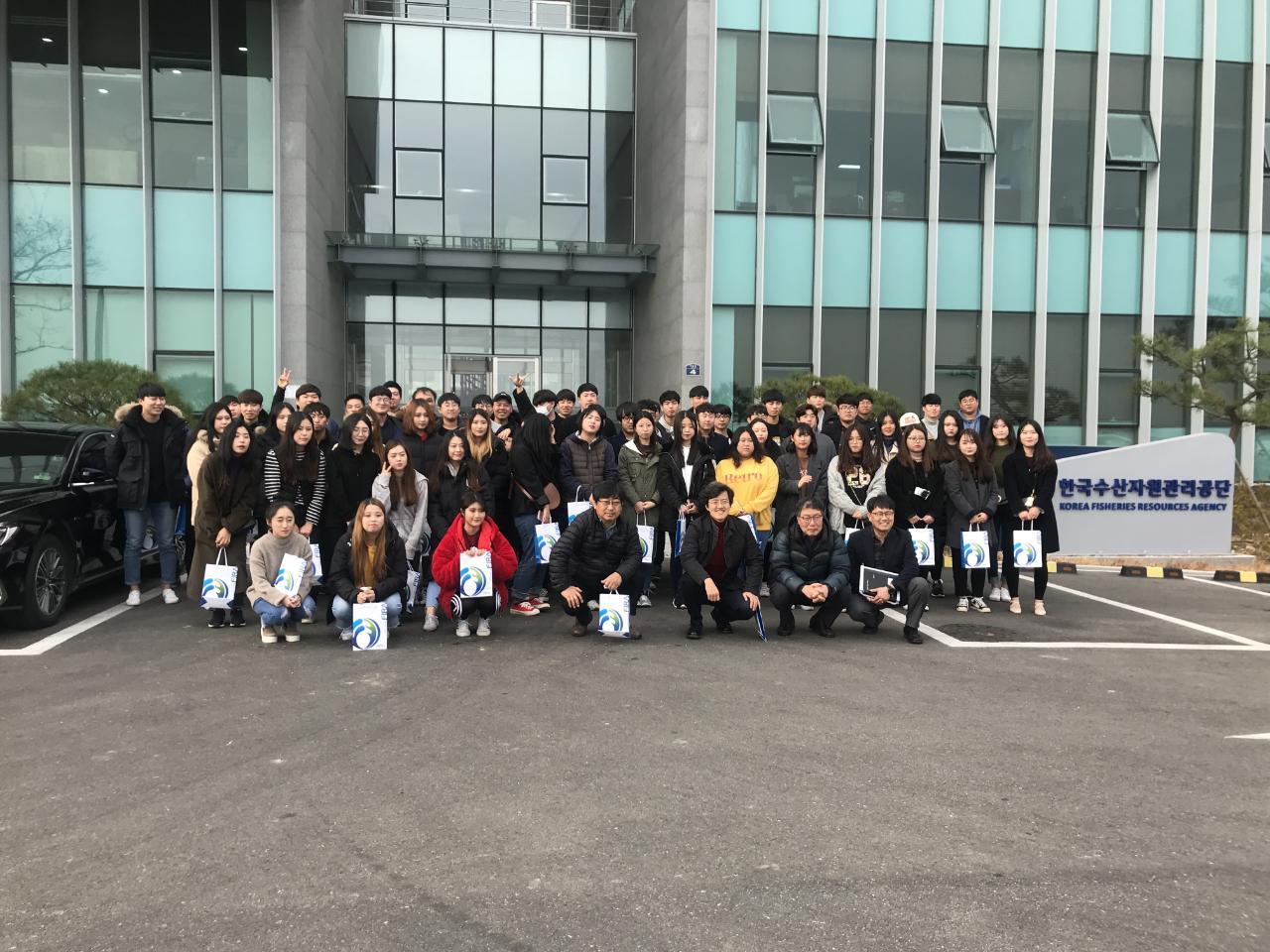 [2017.11.30.] 경상대학교 교수 및 학부생 70여명 FIRA 방문