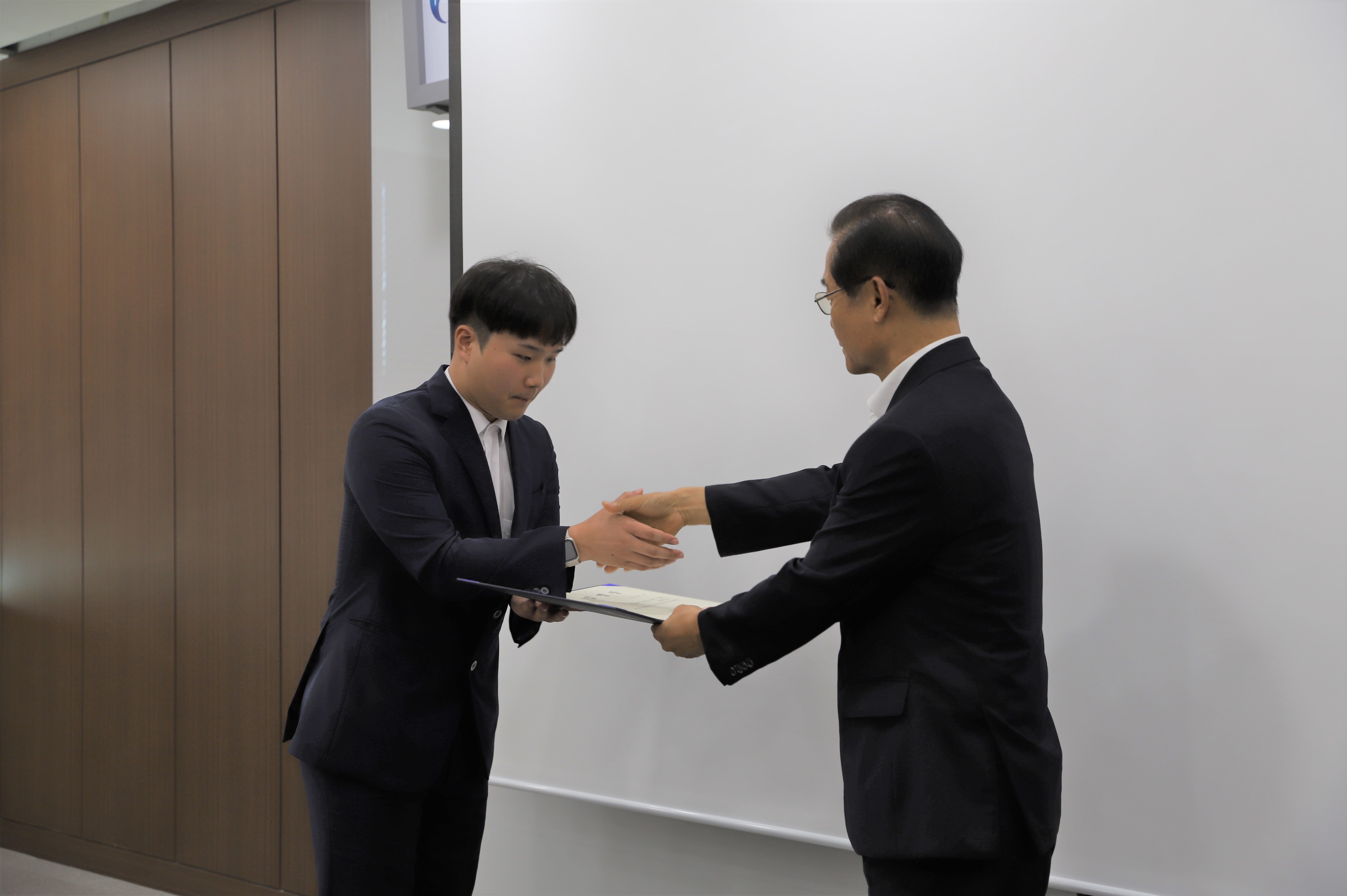 [24.09.04.] 신규직원 임명장 수여식