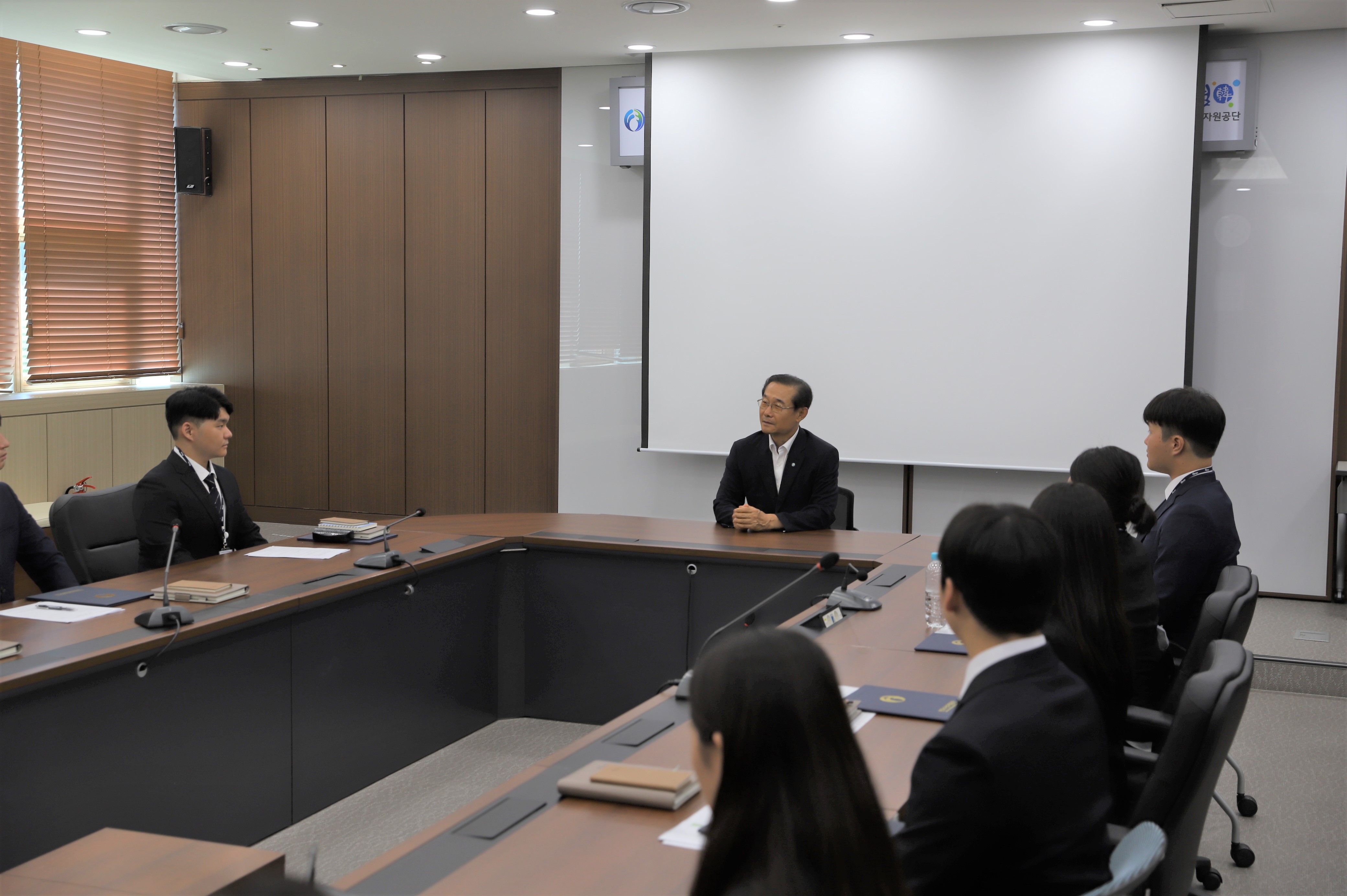 [24.09.04.] 신규직원 임명장 수여식